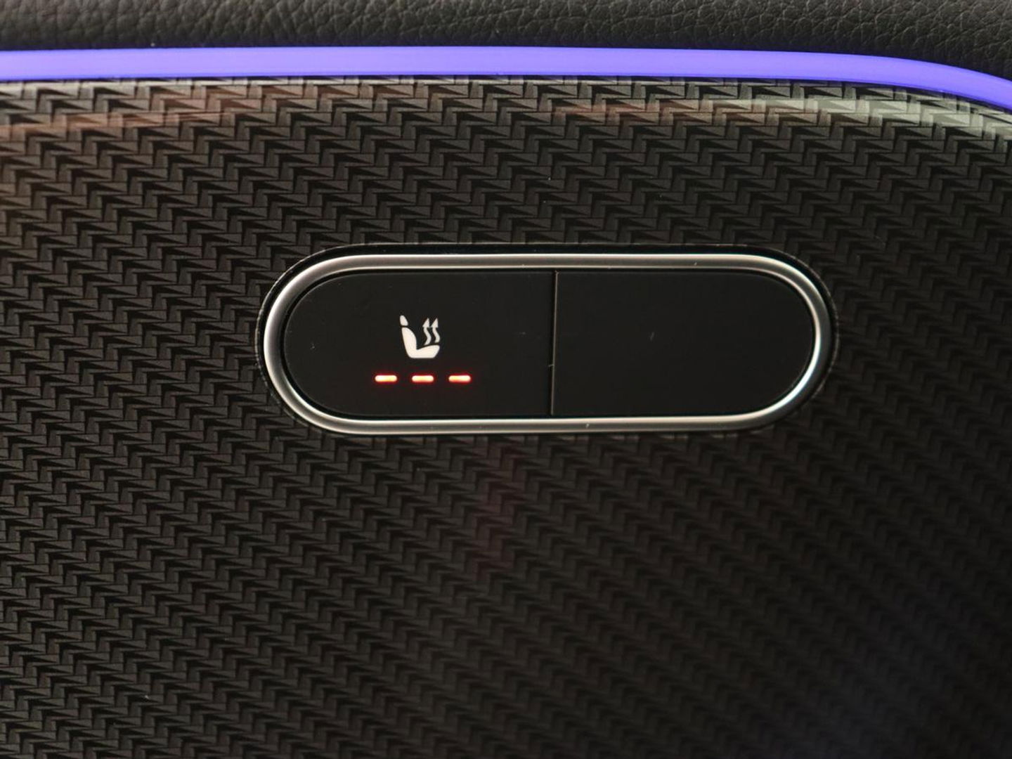 Mercedes-Benz B-Klasse 200 Business Solution AMG | Half Leder/Alcantara | Stoelverwarming | Sfeerverlichting | Camera | Navigatie