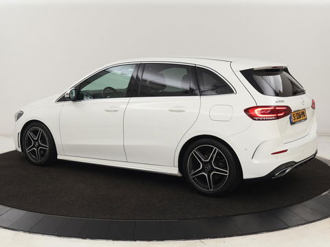 Mercedes-Benz B-Klasse 200 Business Solution AMG | Half Leder/Alcantara | Stoelverwarming | Sfeerverlichting | Camera | Navigatie