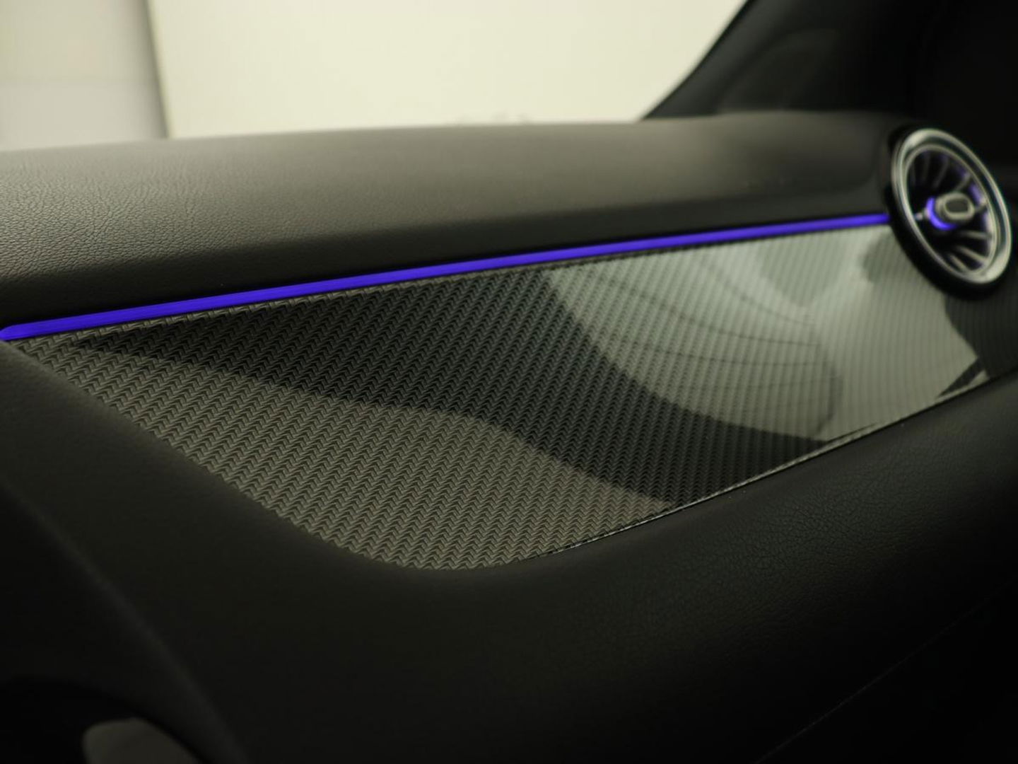 Mercedes-Benz B-Klasse 200 Business Solution AMG | Half Leder/Alcantara | Stoelverwarming | Sfeerverlichting | Camera | Navigatie