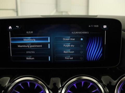 Mercedes-Benz B-Klasse 200 Business Solution AMG | Half Leder/Alcantara | Stoelverwarming | Sfeerverlichting | Camera | Navigatie