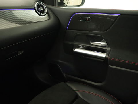 Mercedes-Benz B-Klasse 200 Business Solution AMG | Half Leder/Alcantara | Stoelverwarming | Sfeerverlichting | Camera | Navigatie
