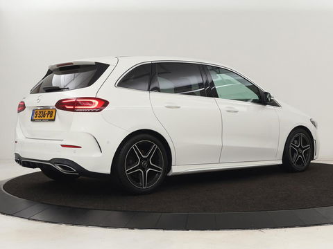 Mercedes-Benz B-Klasse 200 Business Solution AMG | Half Leder/Alcantara | Stoelverwarming | Sfeerverlichting | Camera | Navigatie