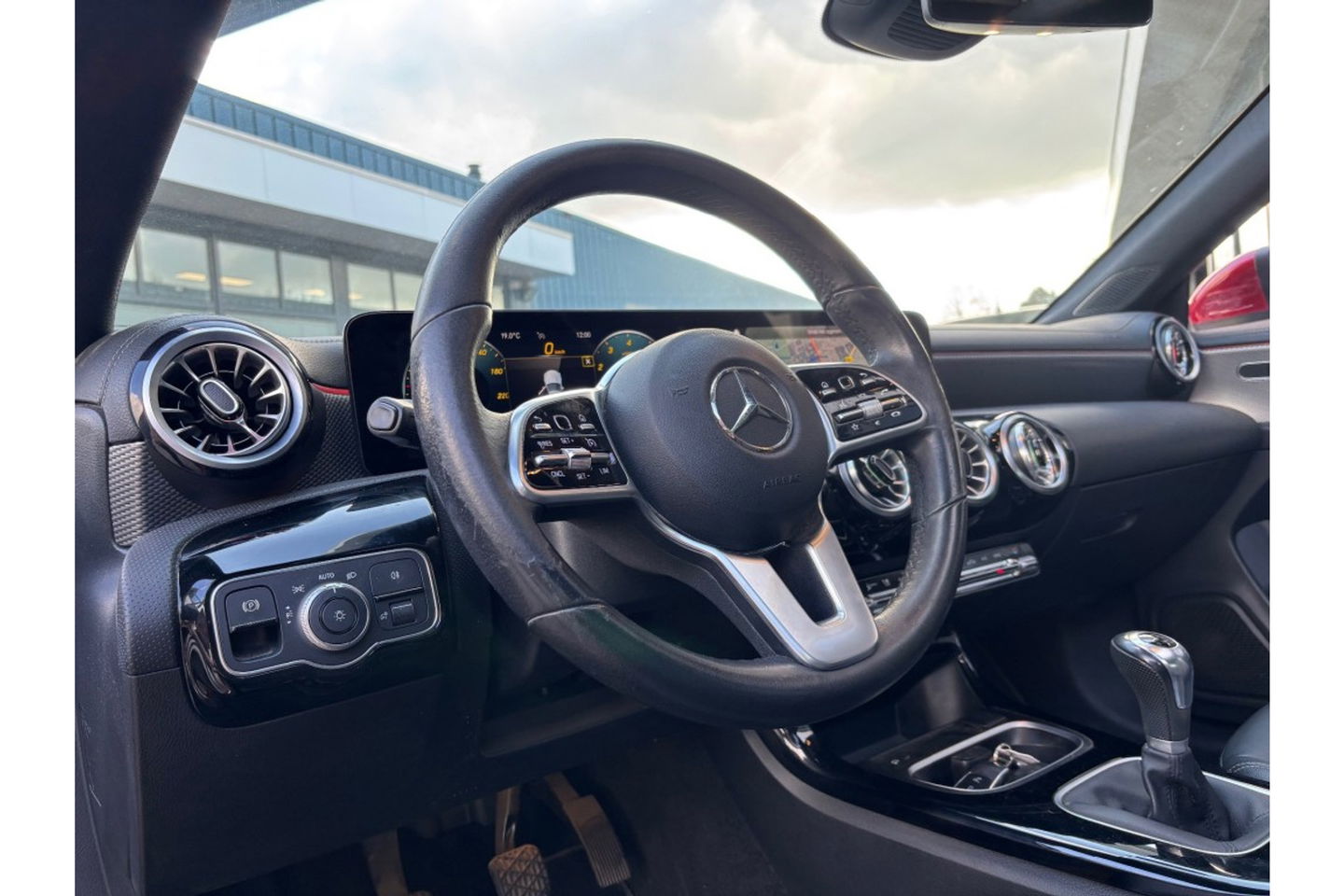 Mercedes-Benz CLA-Klasse CLA 200 163PK SHOOTING BRAKE PANO NAVI LMV PDC-CAMERA