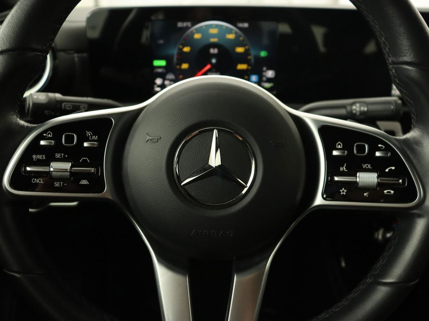 Mercedes-Benz CLA-Klasse Shooting Brake 250 e AMG Line | Half Leder | Carplay | Stoelverwarming | Camera | LED | Navigatie | Adaptive Cruise