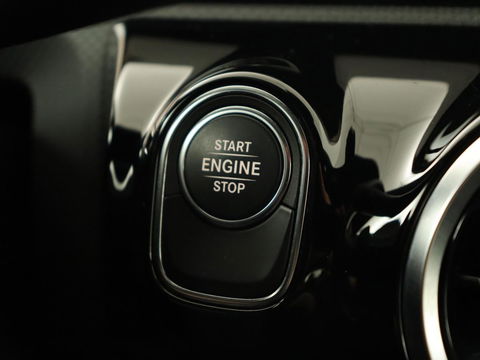 Mercedes-Benz CLA-Klasse Shooting Brake 250 e AMG Line | Half Leder | Carplay | Stoelverwarming | Camera | LED | Navigatie | Adaptive Cruise