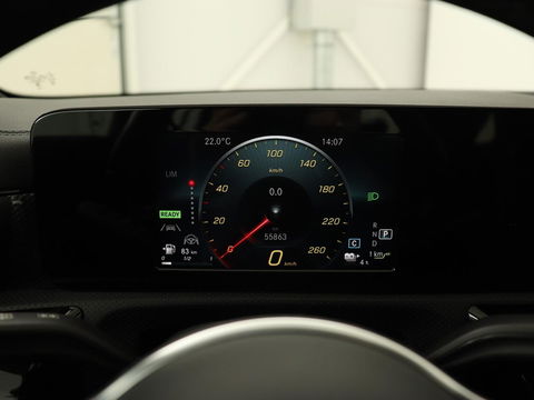 Mercedes-Benz CLA-Klasse Shooting Brake 250 e AMG Line | Half Leder | Carplay | Stoelverwarming | Camera | LED | Navigatie | Adaptive Cruise