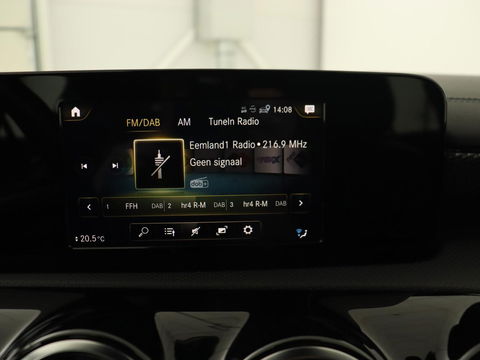 Mercedes-Benz CLA-Klasse Shooting Brake 250 e AMG Line | Half Leder | Carplay | Stoelverwarming | Camera | LED | Navigatie | Adaptive Cruise