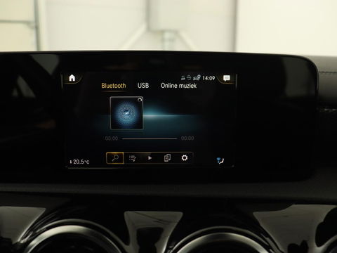 Mercedes-Benz CLA-Klasse Shooting Brake 250 e AMG Line | Half Leder | Carplay | Stoelverwarming | Camera | LED | Navigatie | Adaptive Cruise