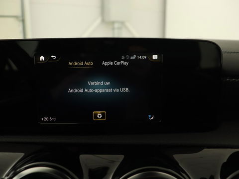 Mercedes-Benz CLA-Klasse Shooting Brake 250 e AMG Line | Half Leder | Carplay | Stoelverwarming | Camera | LED | Navigatie | Adaptive Cruise
