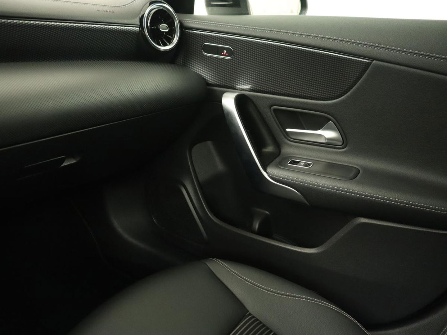 Mercedes-Benz CLA-Klasse Shooting Brake 250 e AMG Line | Half Leder | Carplay | Stoelverwarming | Camera | LED | Navigatie | Adaptive Cruise