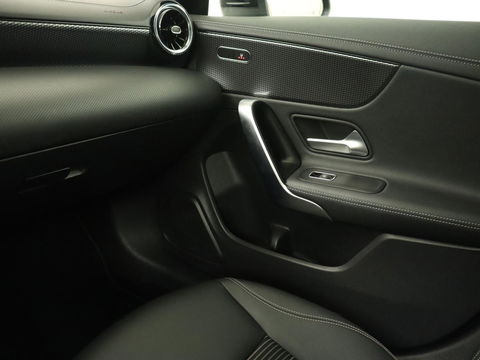 Mercedes-Benz CLA-Klasse Shooting Brake 250 e AMG Line | Half Leder | Carplay | Stoelverwarming | Camera | LED | Navigatie | Adaptive Cruise