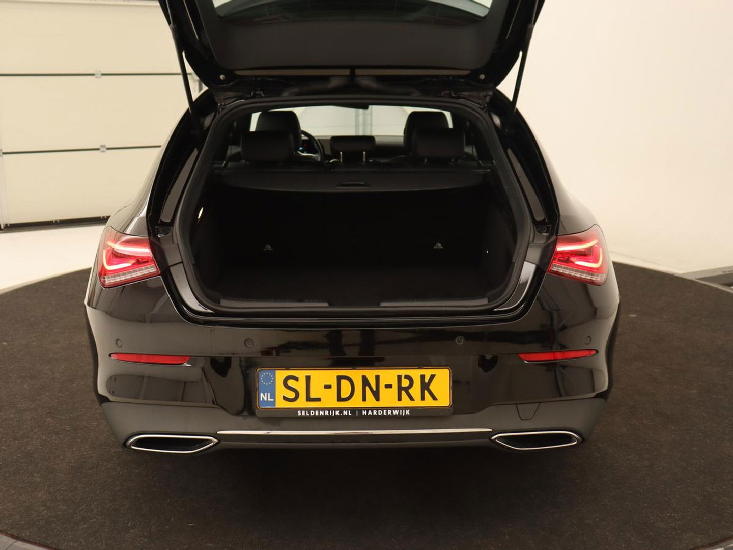 Mercedes-Benz CLA-Klasse Shooting Brake 250 e AMG Line | Half Leder | Carplay | Stoelverwarming | Camera | LED | Navigatie | Adaptive Cruise