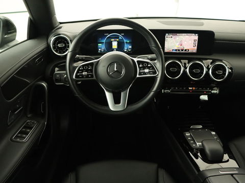Mercedes-Benz CLA-Klasse Shooting Brake 250 e AMG Line | Half Leder | Carplay | Stoelverwarming | Camera | LED | Navigatie | Adaptive Cruise