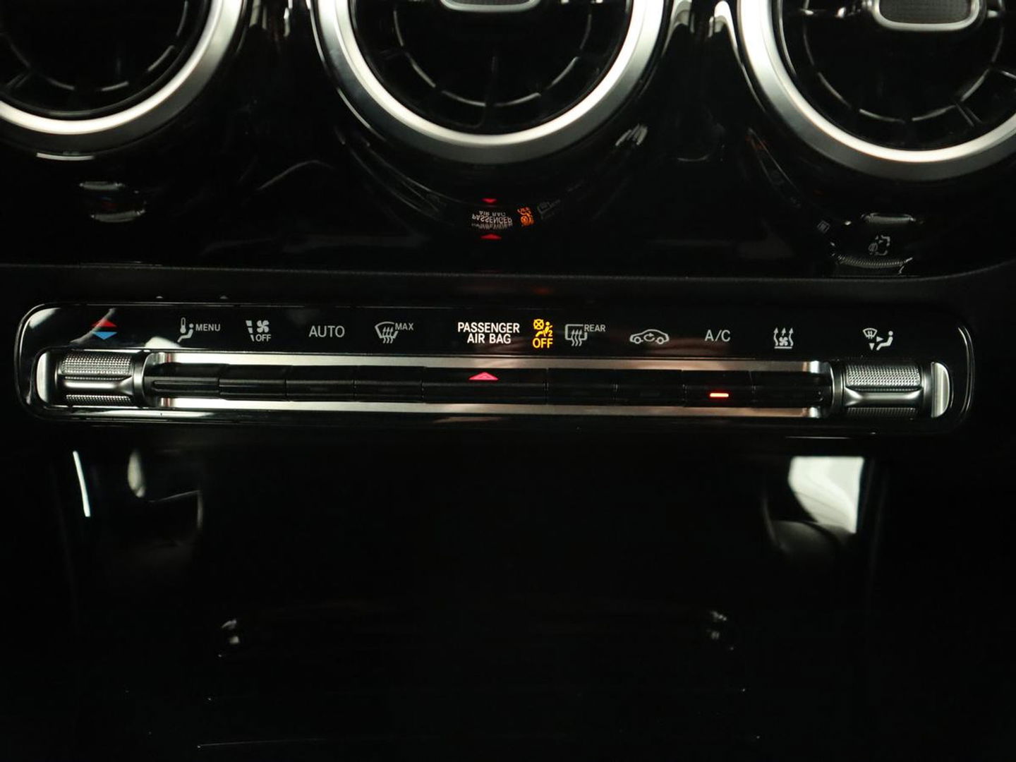 Mercedes-Benz CLA-Klasse Shooting Brake 250 e AMG Line | Half Leder | Carplay | Stoelverwarming | Camera | LED | Navigatie | Adaptive Cruise