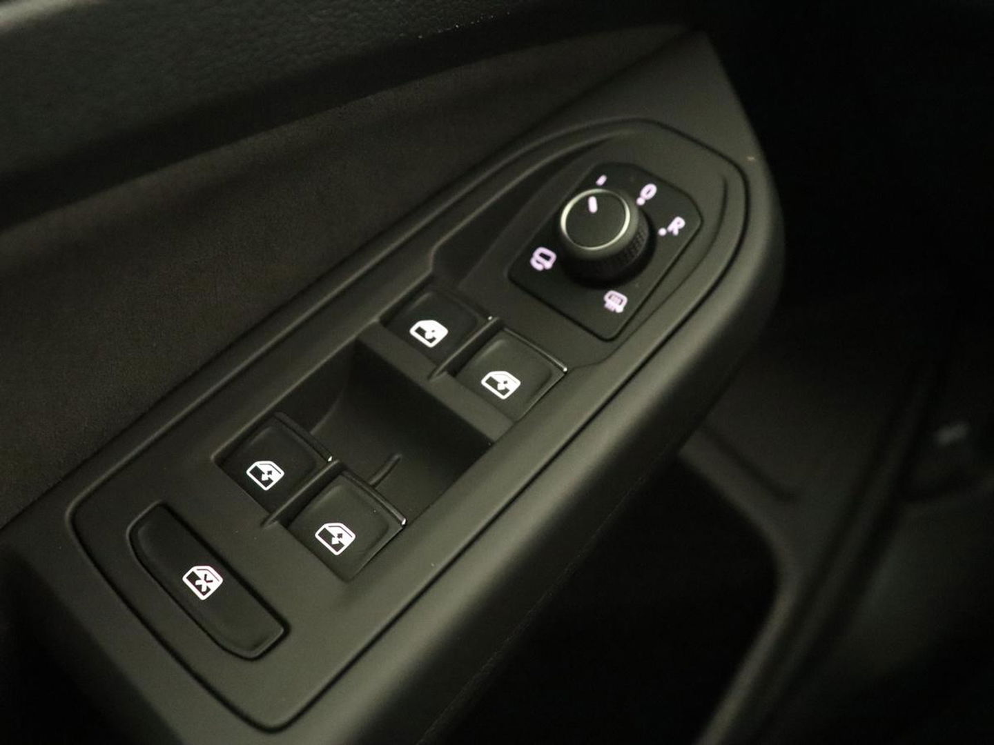 Volkswagen Golf 1.5 TSI Life Business | Adaptive Cruise | Stoelverwarming | Camera | Memory | Carplay | Navigatie | Sfeerverlichting