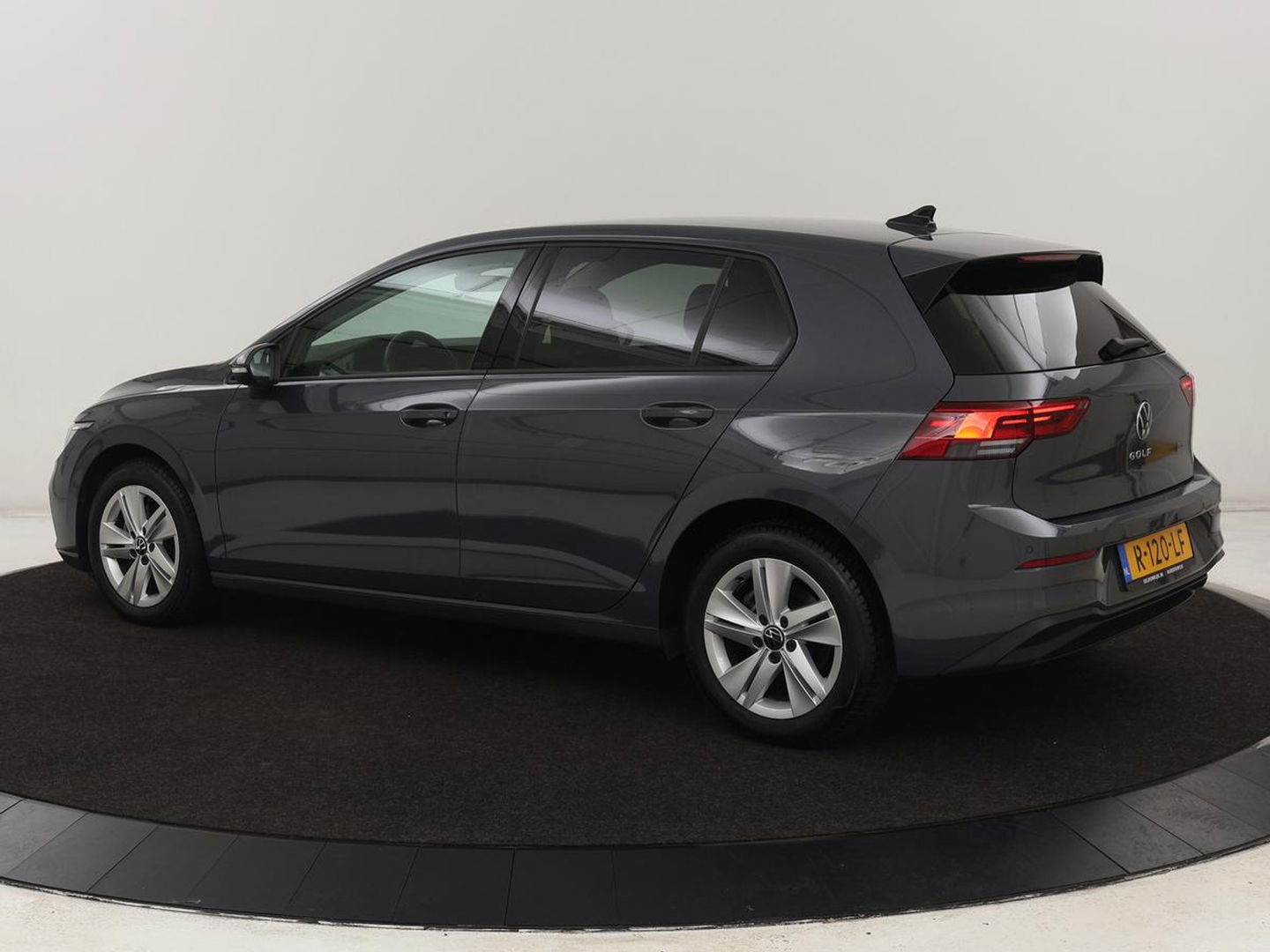 Volkswagen Golf 1.5 TSI Life Business | Adaptive Cruise | Stoelverwarming | Camera | Memory | Carplay | Navigatie | Sfeerverlichting
