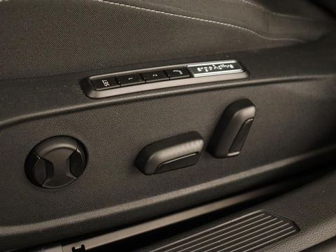 Volkswagen Golf 1.5 TSI Life Business | Adaptive Cruise | Stoelverwarming | Camera | Memory | Carplay | Navigatie | Sfeerverlichting