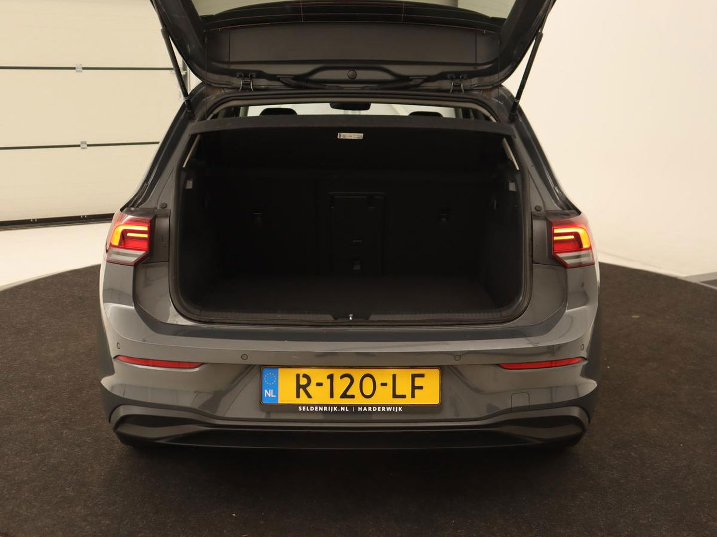 Volkswagen Golf 1.5 TSI Life Business | Adaptive Cruise | Stoelverwarming | Camera | Memory | Carplay | Navigatie | Sfeerverlichting