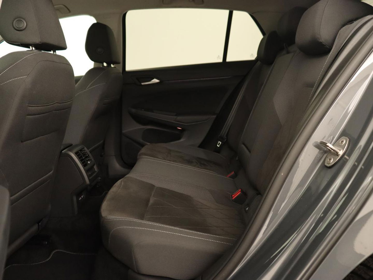 Volkswagen Golf 1.5 TSI Life Business | Adaptive Cruise | Stoelverwarming | Camera | Memory | Carplay | Navigatie | Sfeerverlichting