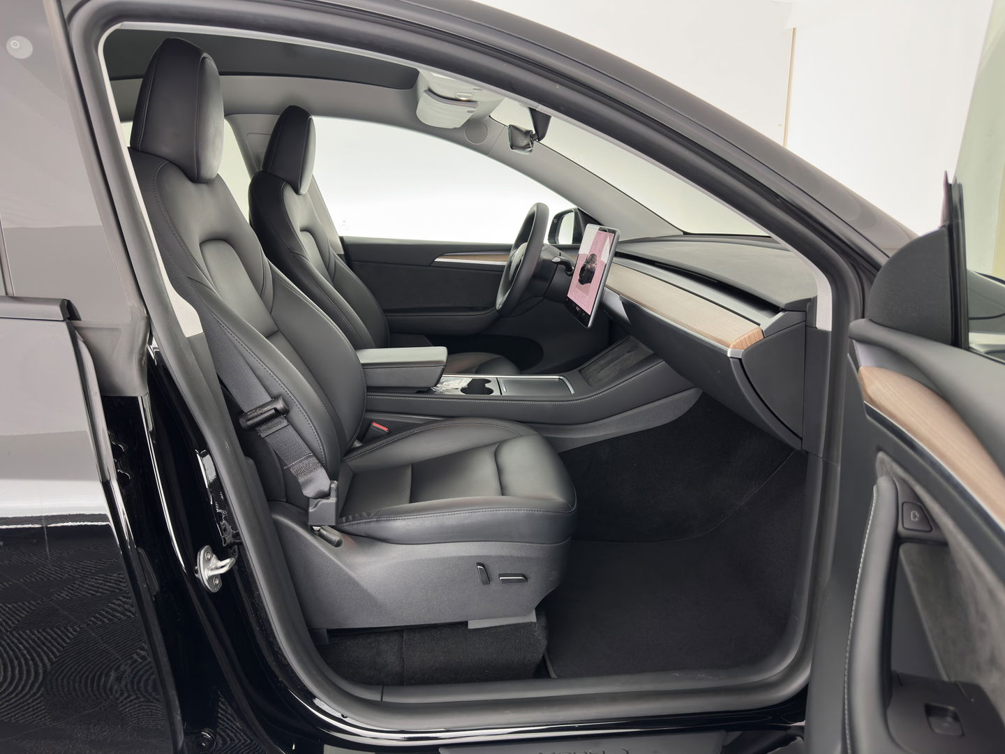 Tesla Model Y Performance AWD 75 kWh {SOH-84%} [ 3-Fase ] (INCL-BTW) Aut. *PANO | AUTO-PILOT | LUXURY-LEATHER | TOP-VIEW | NAVI-FULLMAP | MATRIX-LED | DIGI-COCKPIT | KEYLESS | CAMERA | DAB+ | HEATED-COMFORTSEATS | PRIVACY-GLASS | 21''ALU*
