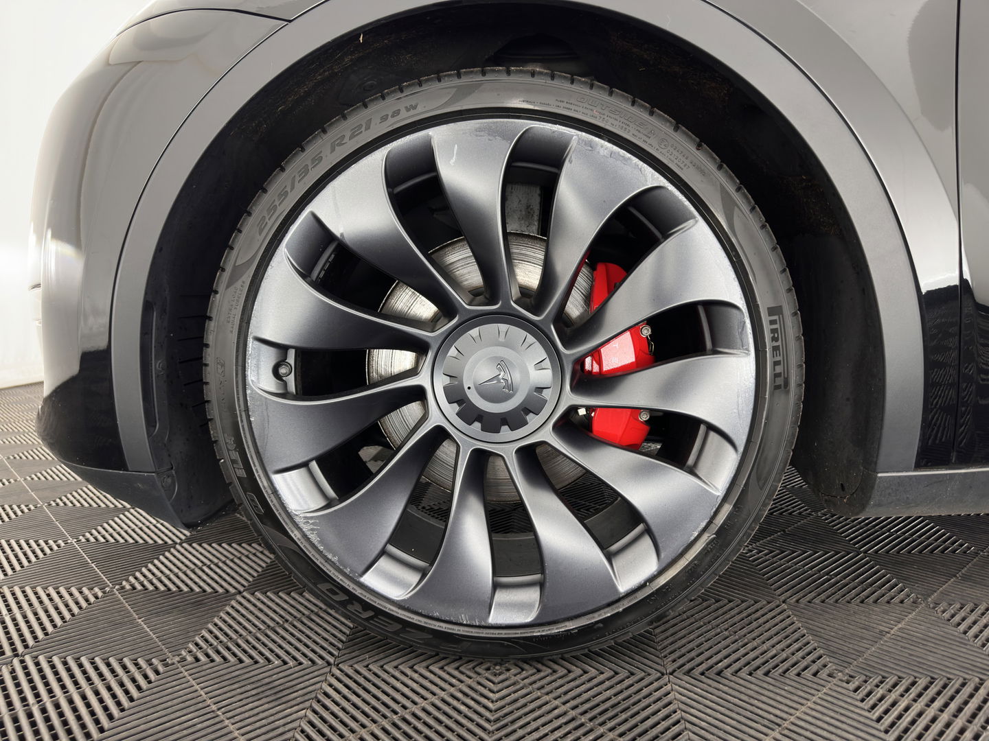Tesla Model Y Performance AWD 75 kWh {SOH-84%} [ 3-Fase ] (INCL-BTW) Aut. *PANO | AUTO-PILOT | LUXURY-LEATHER | TOP-VIEW | NAVI-FULLMAP | MATRIX-LED | DIGI-COCKPIT | KEYLESS | CAMERA | DAB+ | HEATED-COMFORTSEATS | PRIVACY-GLASS | 21''ALU*