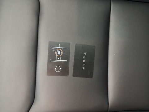 Tesla Model Y Performance AWD 75 kWh {SOH-84%} [ 3-Fase ] (INCL-BTW) Aut. *PANO | AUTO-PILOT | LUXURY-LEATHER | TOP-VIEW | NAVI-FULLMAP | MATRIX-LED | DIGI-COCKPIT | KEYLESS | CAMERA | DAB+ | HEATED-COMFORTSEATS | PRIVACY-GLASS | 21''ALU*