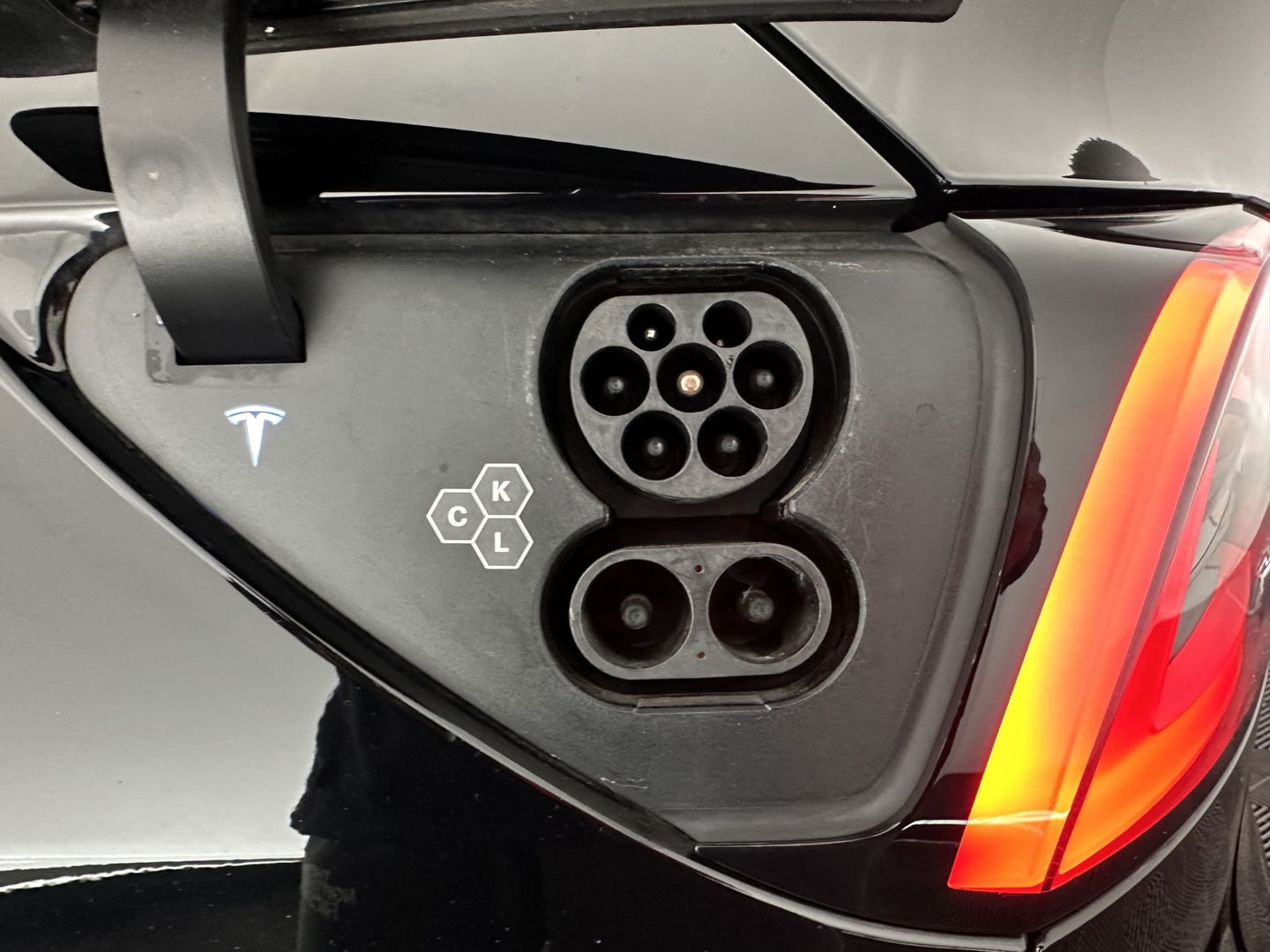Tesla Model Y Performance AWD 75 kWh {SOH-84%} [ 3-Fase ] (INCL-BTW) Aut. *PANO | AUTO-PILOT | LUXURY-LEATHER | TOP-VIEW | NAVI-FULLMAP | MATRIX-LED | DIGI-COCKPIT | KEYLESS | CAMERA | DAB+ | HEATED-COMFORTSEATS | PRIVACY-GLASS | 21''ALU*