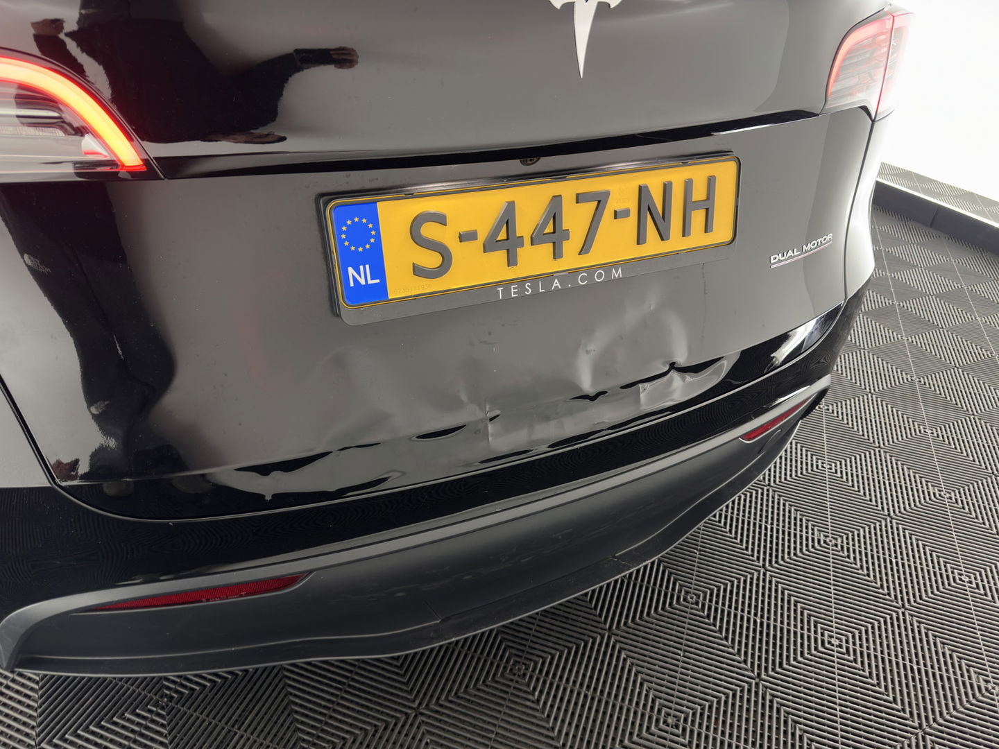 Tesla Model Y Performance AWD 75 kWh {SOH-84%} [ 3-Fase ] (INCL-BTW) Aut. *PANO | AUTO-PILOT | LUXURY-LEATHER | TOP-VIEW | NAVI-FULLMAP | MATRIX-LED | DIGI-COCKPIT | KEYLESS | CAMERA | DAB+ | HEATED-COMFORTSEATS | PRIVACY-GLASS | 21''ALU*