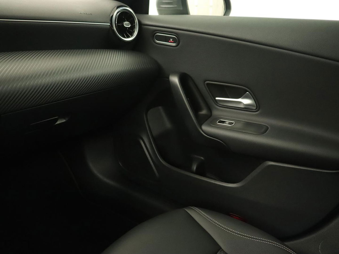 Mercedes-Benz CLA-Klasse Shooting Brake 180 Business Line | Half Leder | 1e eigenaar | Stoelverwarming | Cruise Control | Navigatie | Camera | Widescreen