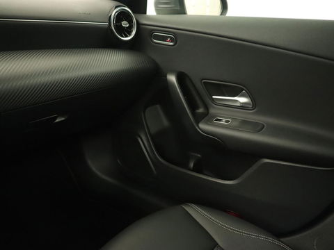 Mercedes-Benz CLA-Klasse Shooting Brake 180 Business Line | Half Leder | 1e eigenaar | Stoelverwarming | Cruise Control | Navigatie | Camera | Widescreen