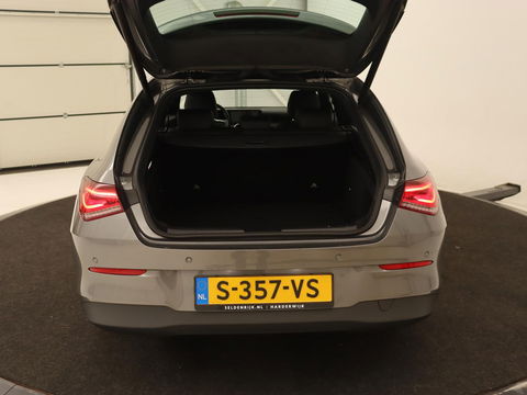 Mercedes-Benz CLA-Klasse Shooting Brake 180 Business Line | Half Leder | 1e eigenaar | Stoelverwarming | Cruise Control | Navigatie | Camera | Widescreen