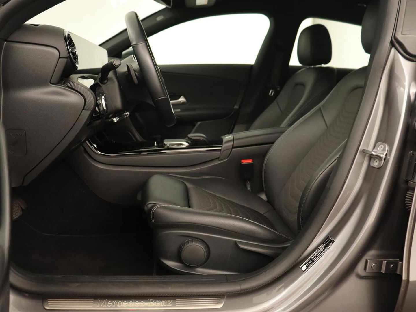 Mercedes-Benz CLA-Klasse Shooting Brake 180 Business Line | Half Leder | 1e eigenaar | Stoelverwarming | Cruise Control | Navigatie | Camera | Widescreen