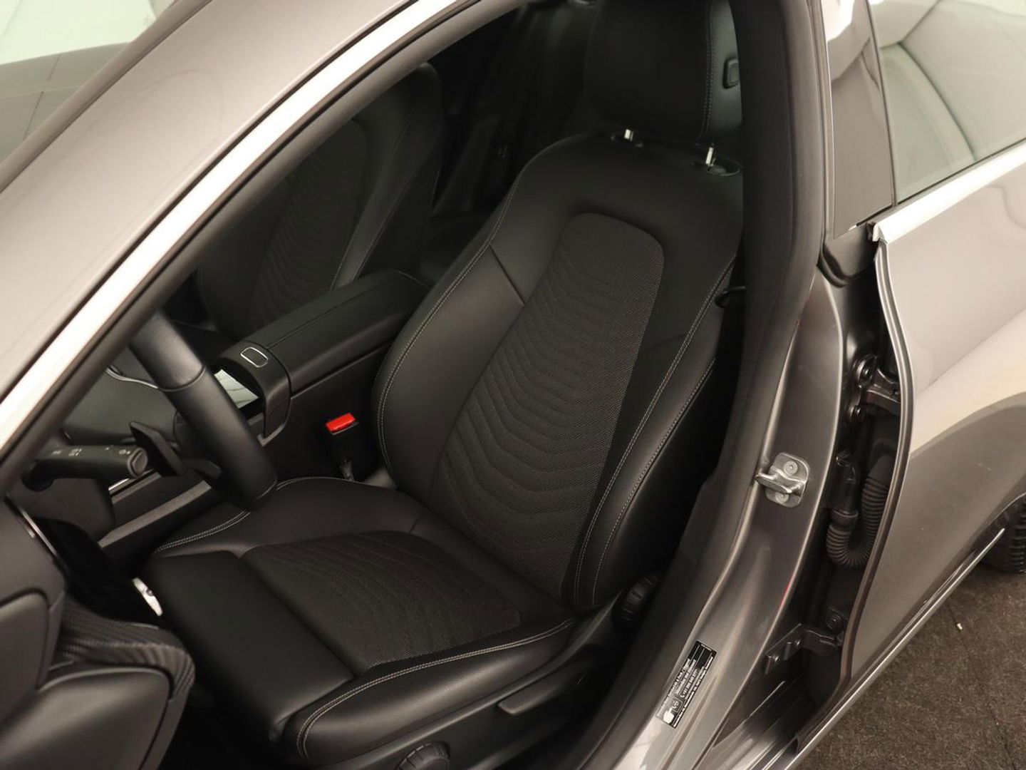 Mercedes-Benz CLA-Klasse Shooting Brake 180 Business Line | Half Leder | 1e eigenaar | Stoelverwarming | Cruise Control | Navigatie | Camera | Widescreen