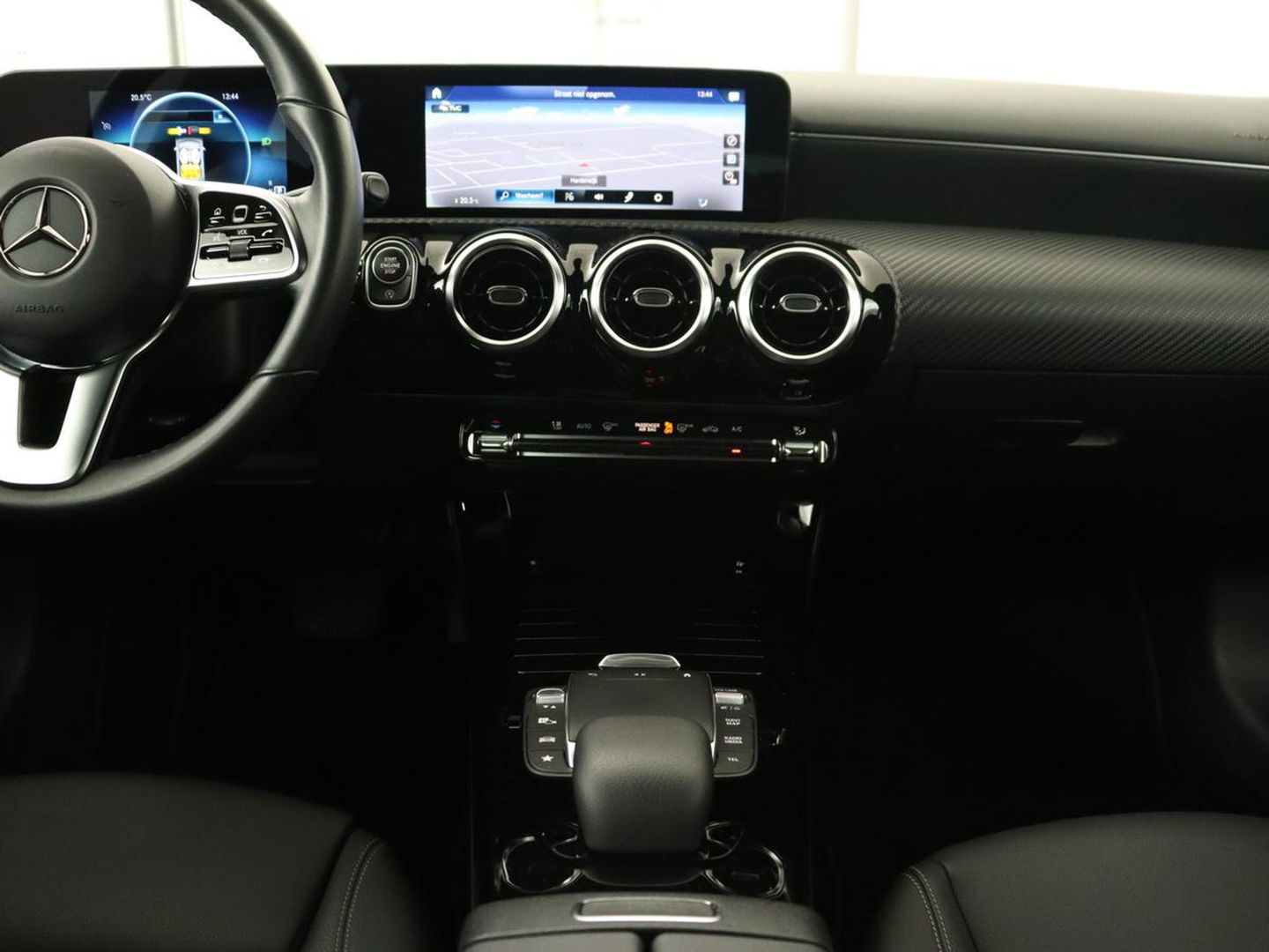 Mercedes-Benz CLA-Klasse Shooting Brake 180 Business Line | Half Leder | 1e eigenaar | Stoelverwarming | Cruise Control | Navigatie | Camera | Widescreen