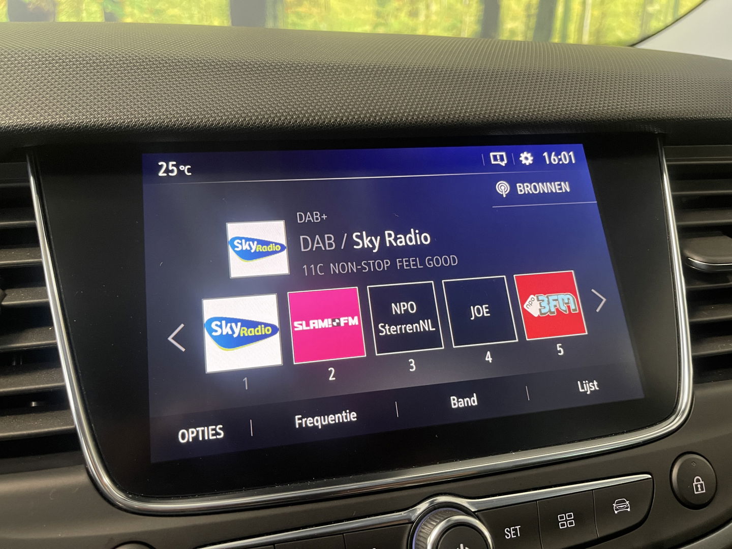 Opel Crossland 1.2 Turbo Elegance | Achteruitrijcamera | Cruise Control | Navigatie | Apple Carplay/Android Auto | Stuurverwarming | Stoelverwarming |  Airconditioning |