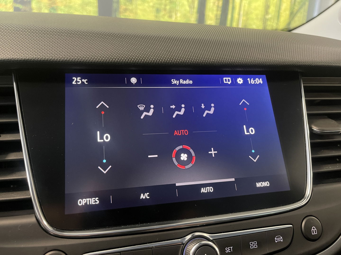 Opel Crossland 1.2 Turbo Elegance | Achteruitrijcamera | Cruise Control | Navigatie | Apple Carplay/Android Auto | Stuurverwarming | Stoelverwarming |  Airconditioning |