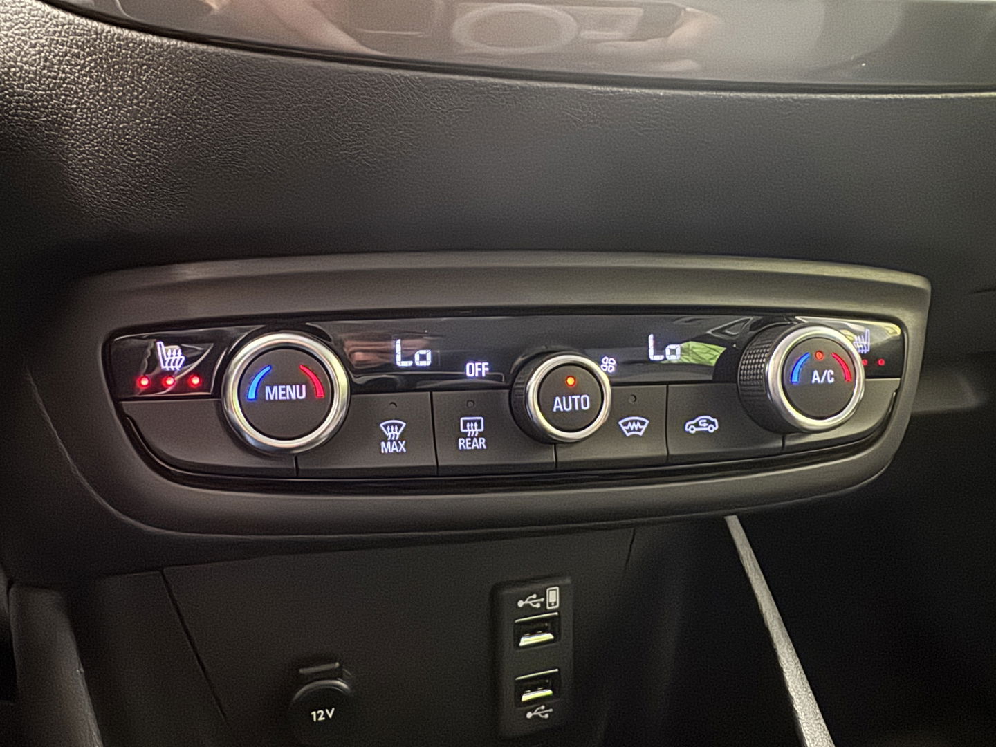 Opel Crossland 1.2 Turbo Elegance | Achteruitrijcamera | Cruise Control | Navigatie | Apple Carplay/Android Auto | Stuurverwarming | Stoelverwarming |  Airconditioning |