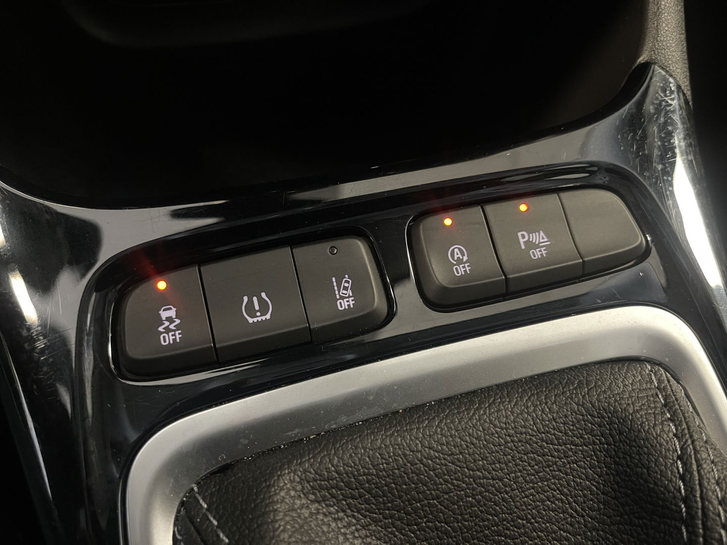 Opel Crossland 1.2 Turbo Elegance | Achteruitrijcamera | Cruise Control | Navigatie | Apple Carplay/Android Auto | Stuurverwarming | Stoelverwarming |  Airconditioning |