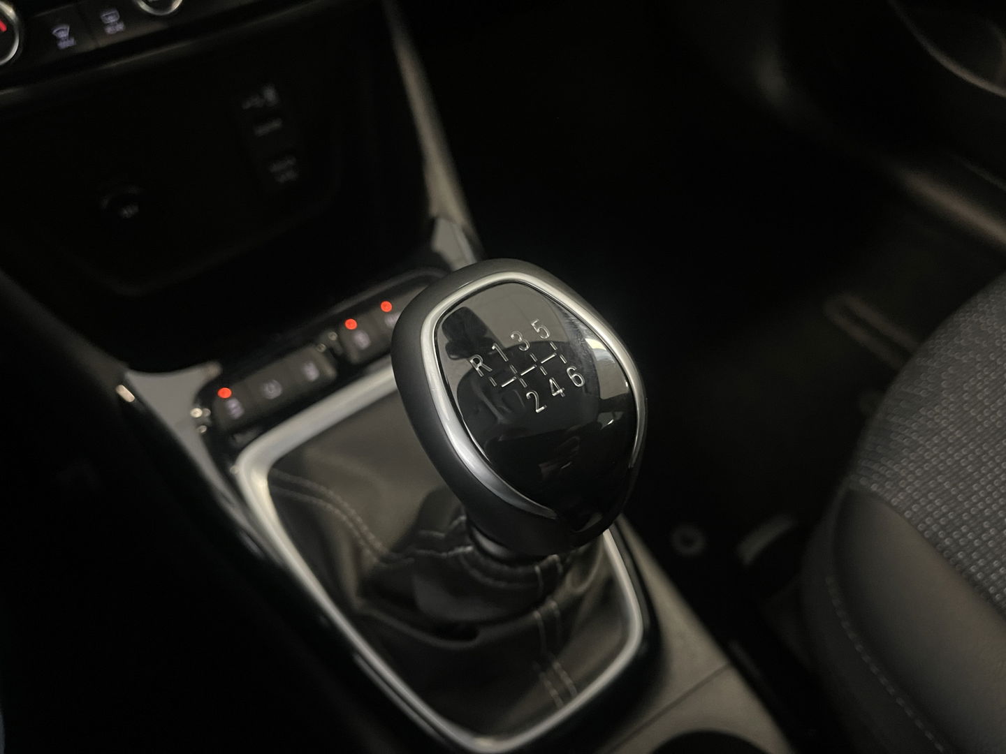 Opel Crossland 1.2 Turbo Elegance | Achteruitrijcamera | Cruise Control | Navigatie | Apple Carplay/Android Auto | Stuurverwarming | Stoelverwarming |  Airconditioning |