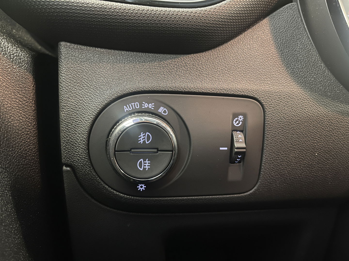 Opel Crossland 1.2 Turbo Elegance | Achteruitrijcamera | Cruise Control | Navigatie | Apple Carplay/Android Auto | Stuurverwarming | Stoelverwarming |  Airconditioning |