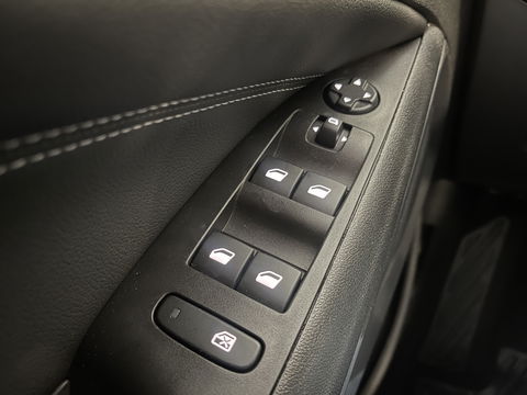 Opel Crossland 1.2 Turbo Elegance | Achteruitrijcamera | Cruise Control | Navigatie | Apple Carplay/Android Auto | Stuurverwarming | Stoelverwarming |  Airconditioning |