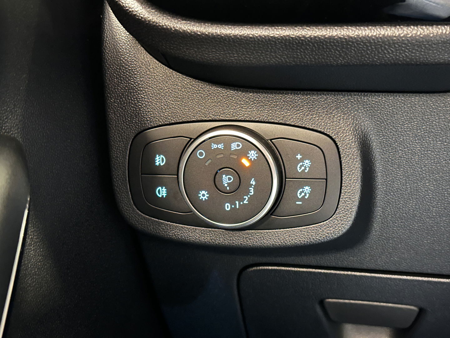 Ford Fiesta 1.1 Trend | Cruise Control | Parkeersensoren Achter | Apple Carplay/Android Auto | Lane Assist | Navigatie | DAB | Airconditioning | Bluetooth |