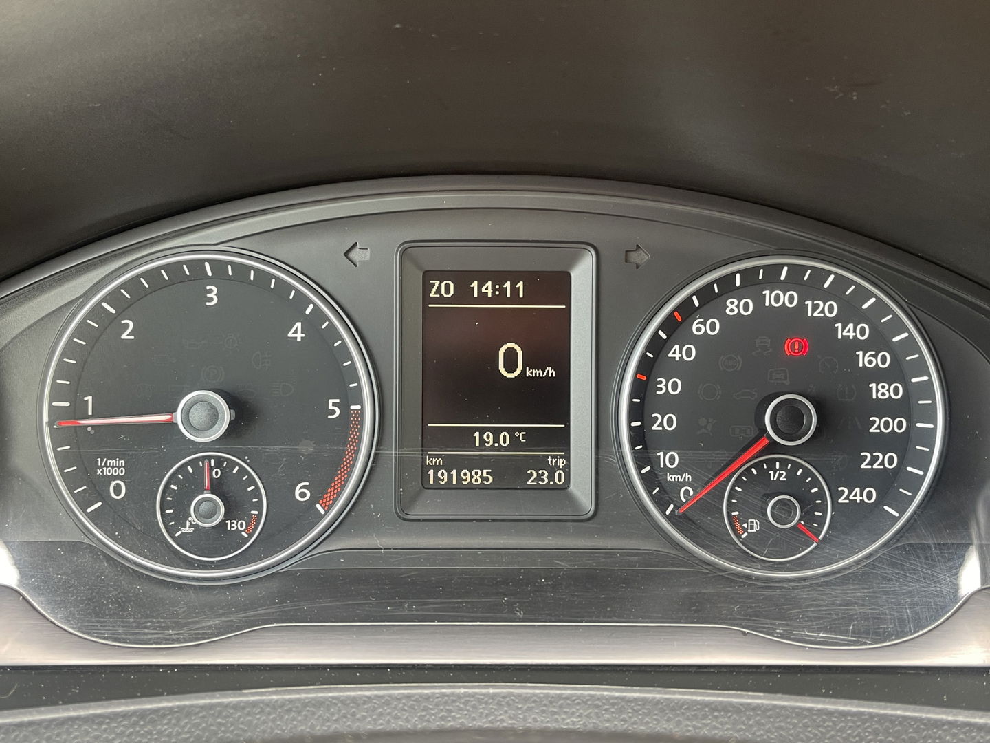 Volkswagen Transporter 2.0 TDI L1H1 BM DC Comfortline | EX BTW | 1e Eigenaar | Cruise Control | Trekhaak |Parkeersensoren Achter | Airconditioning | Navigatie | Stop&Go | Betonplex | Wandbetimmering |