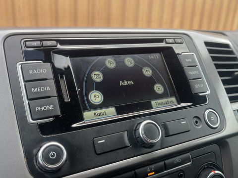 Volkswagen Transporter 2.0 TDI L1H1 BM DC Comfortline | EX BTW | 1e Eigenaar | Cruise Control | Trekhaak |Parkeersensoren Achter | Airconditioning | Navigatie | Stop&Go | Betonplex | Wandbetimmering |