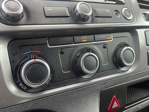 Volkswagen Transporter 2.0 TDI L1H1 BM DC Comfortline | EX BTW | 1e Eigenaar | Cruise Control | Trekhaak |Parkeersensoren Achter | Airconditioning | Navigatie | Stop&Go | Betonplex | Wandbetimmering |