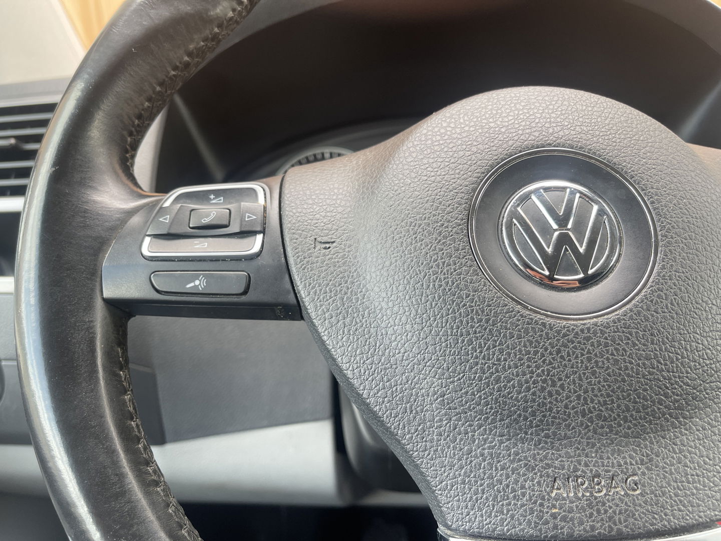 Volkswagen Transporter 2.0 TDI L1H1 BM DC Comfortline | EX BTW | 1e Eigenaar | Cruise Control | Trekhaak |Parkeersensoren Achter | Airconditioning | Navigatie | Stop&Go | Betonplex | Wandbetimmering |