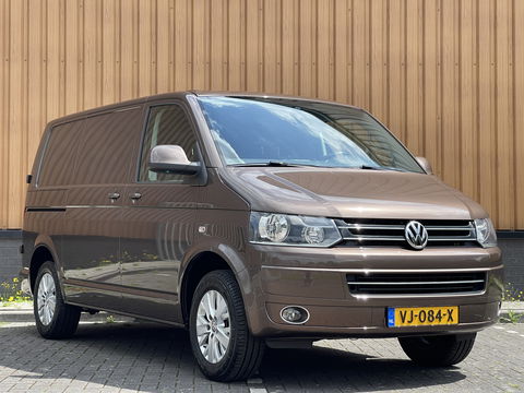 Volkswagen Transporter 2.0 TDI L1H1 BM DC Comfortline | EX BTW | 1e Eigenaar | Cruise Control | Trekhaak |Parkeersensoren Achter | Airconditioning | Navigatie | Stop&Go | Betonplex | Wandbetimmering |