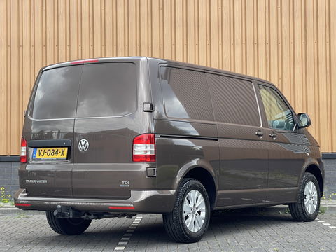 Volkswagen Transporter 2.0 TDI L1H1 BM DC Comfortline | EX BTW | 1e Eigenaar | Cruise Control | Trekhaak |Parkeersensoren Achter | Airconditioning | Navigatie | Stop&Go | Betonplex | Wandbetimmering |
