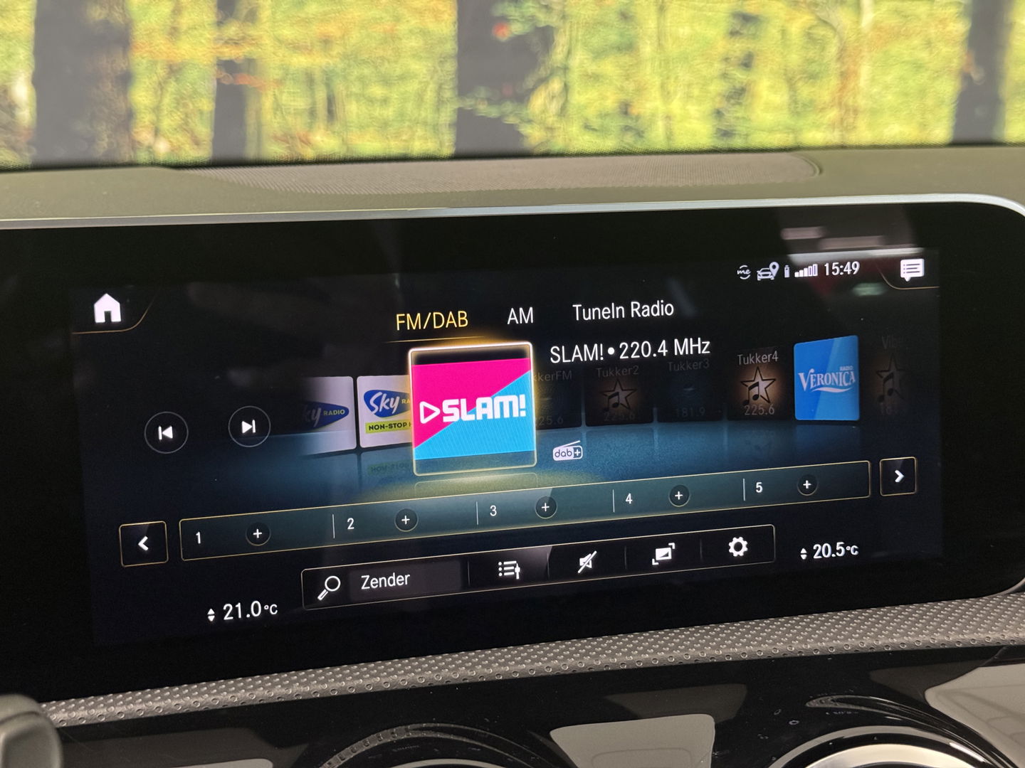 Mercedes-Benz A-Klasse 180 Business Solution AMG | Cruise Control | Achteruitrijcamera | Parkeersensoren | Navigatie | Apple Carplay | Keyless Go | Stoelverwarming |