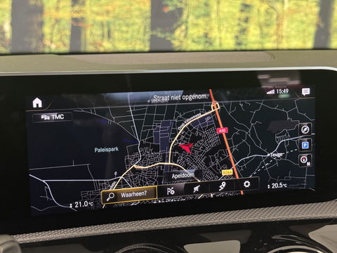 Mercedes-Benz A-Klasse 180 Business Solution AMG | Cruise Control | Achteruitrijcamera | Parkeersensoren | Navigatie | Apple Carplay | Keyless Go | Stoelverwarming |
